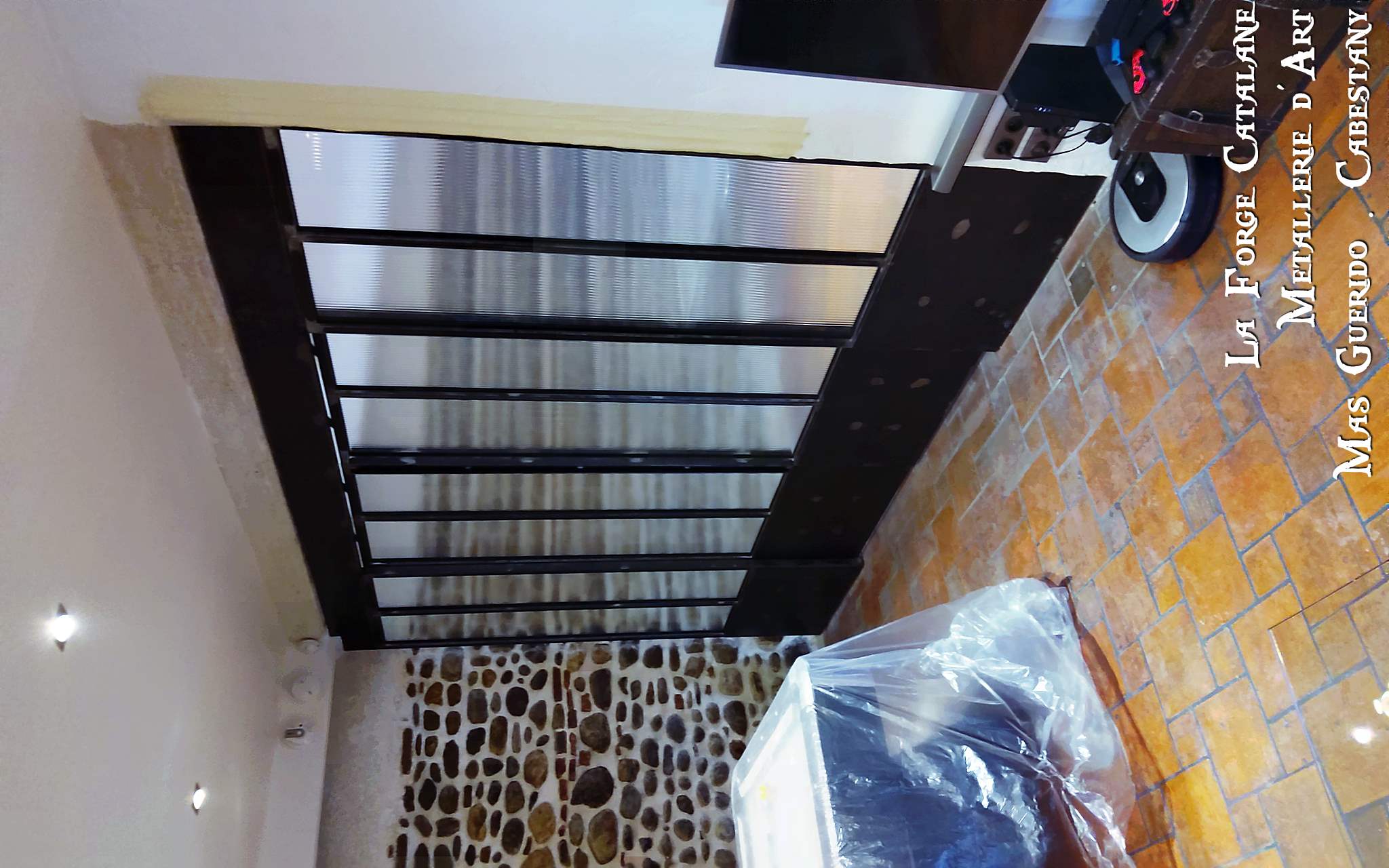 verriere type ancien atelier avec portes coulissantes  forge catalane.jpg